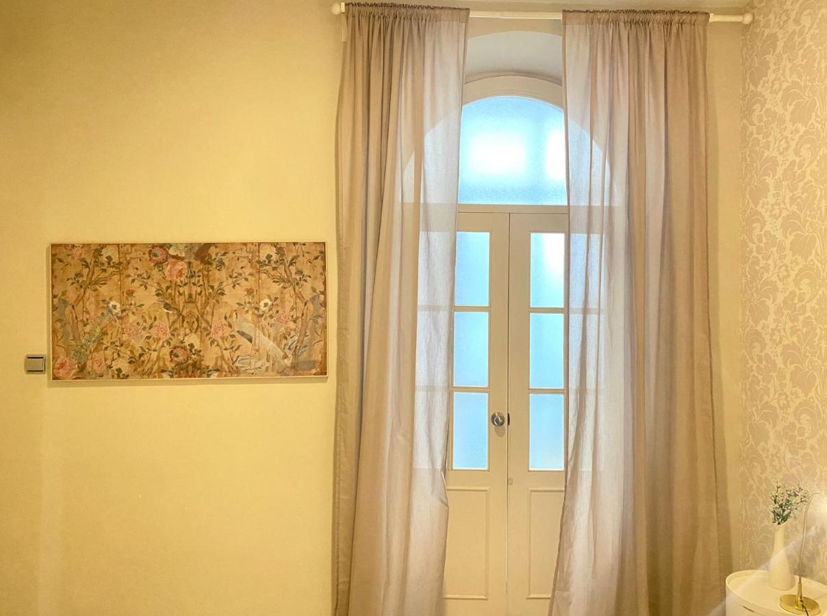 Apartamento Colon 1451 - Pleno Centro Y Wifi Gratis Cádiz Exteriör bild